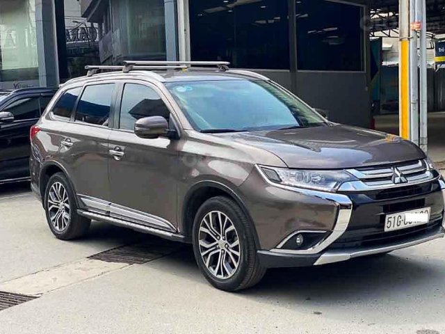 Cần bán lại xe Mitsubishi Outlander 2.0AT năm sản xuất 2018, màu nâu0