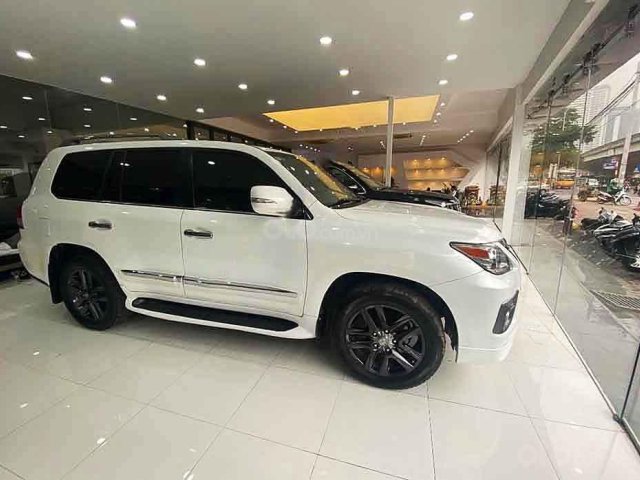 Cần bán xe Lexus LX 570 sản xuất năm 2010, màu trắng, xe nhập0