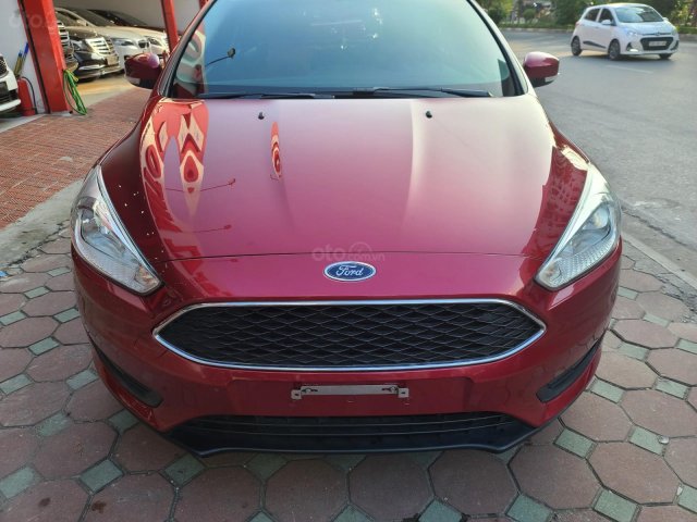 Mới về Ford Focus 2017 bản Hatchback màu đỏ chạy 20 000km km siêu đẹp0