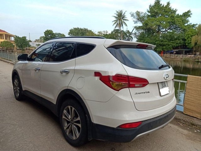 Cần bán gấp Hyundai Santa Fe 2015, màu trắng số tự động