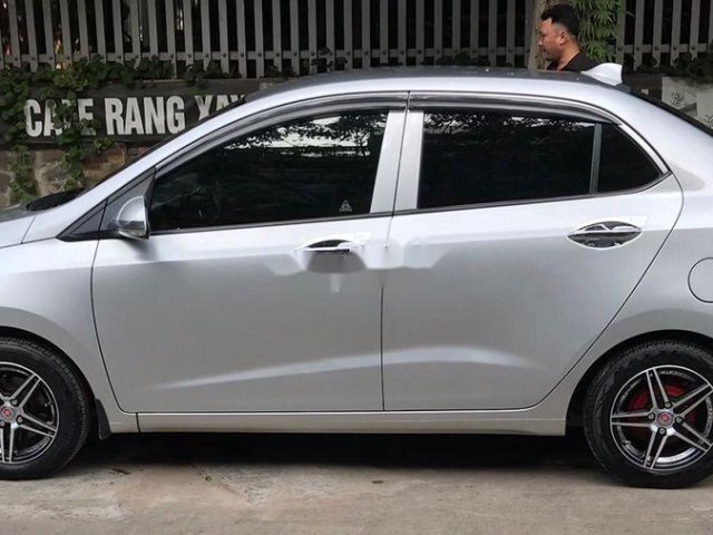 Cần bán lại xe Hyundai Grand i10 2017, màu bạc, chính chủ0