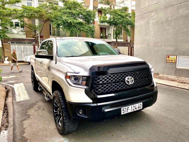 Cần bán xe Toyota Tundra năm 2014, nhập khẩu nguyên chiếc còn mới0