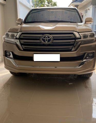 Bán ô tô Toyota Land Cruiser sản xuất năm 2017, màu vàng còn mới0