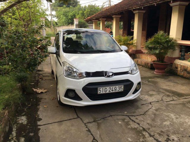 Bán lại xe Hyundai Grand i10 năm 2016, màu trắng, xe nhập số sàn