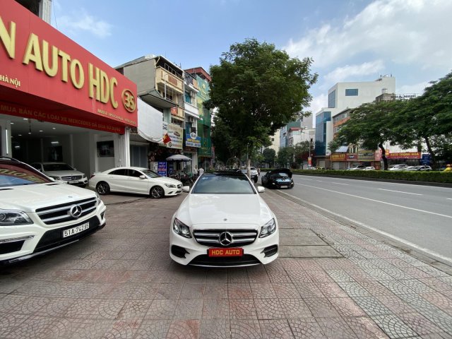 Bán xe Mercedes-Benz E300 AMG màu trắng, cực mới giá tốt0