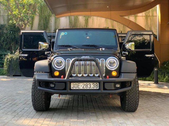 Jeep Wrangler Rubicon Sport 3.6L model 2016, màu xanh rêu