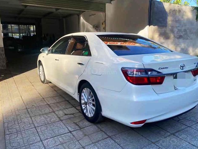 Bán Toyota Camry năm sản xuất 2017, màu trắng như mới 