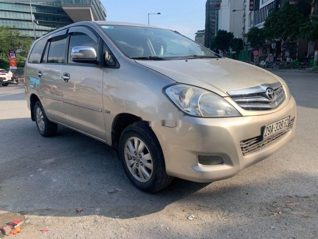 Bán nhanh chiếc Toyota Innova sản xuất năm 2011, giá mềm0