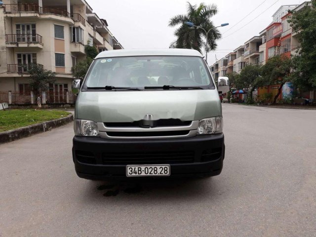 Bán Toyota Hiace sản xuất 2010, số sàn máy dầu màu xanh ngọc0