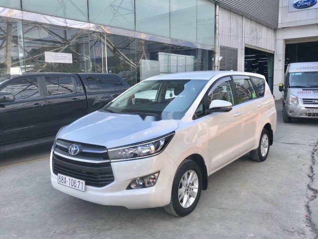 Bán Toyota Innova sản xuất năm 2018, màu bạc xe gia đình, giá 628tr0