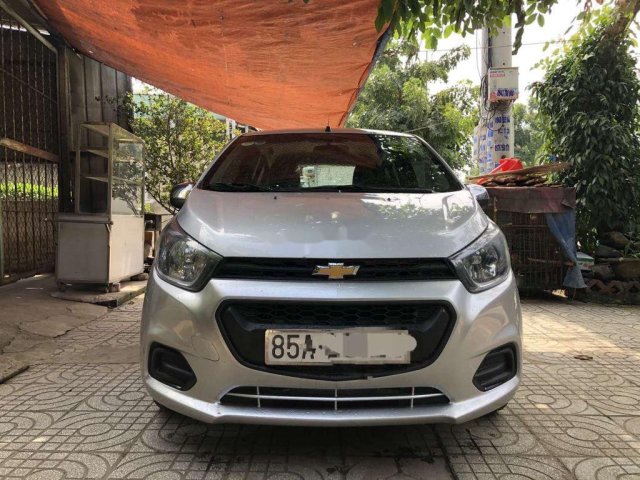 Bán xe Chevrolet Spark 2018, màu bạc chính chủ, giá tốt0