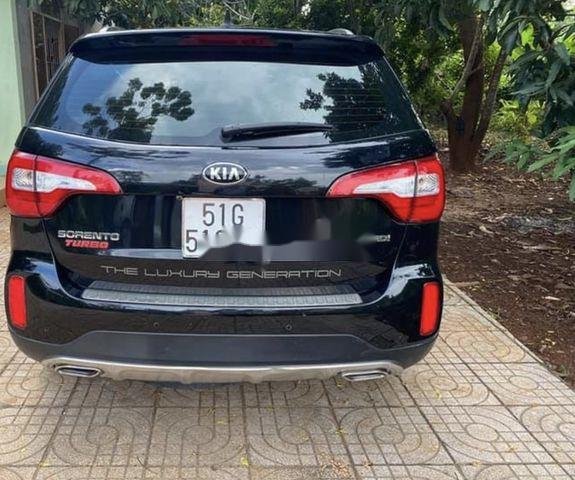 Xe Kia Sorento đời 2017, màu đen còn mới 