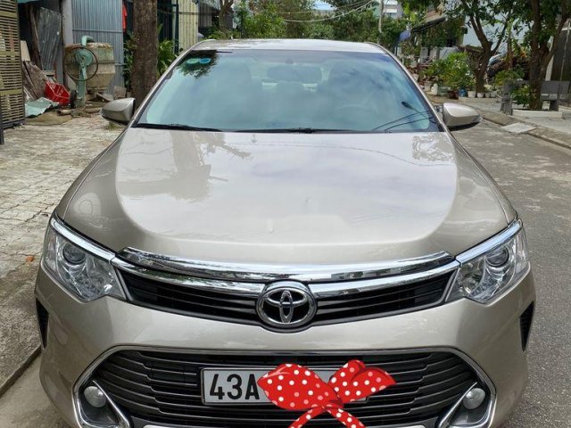 Bán Toyota Camry sản xuất năm 2015 còn mới