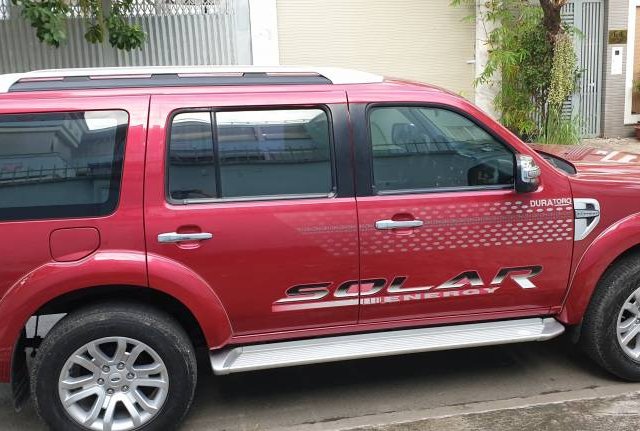 Cần bán Ford Everest sản xuất 2014, màu đỏ còn mới giá cạnh tranh0