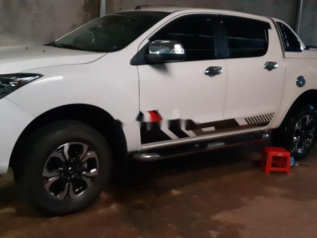 Cần bán gấp Mazda BT 50 2016, màu trắng, nhập khẩu nguyên chiếc