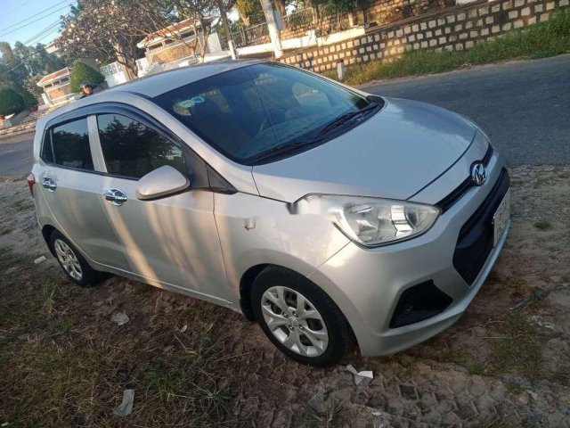 Cần bán gấp Hyundai Grand i10 năm sản xuất 2014, màu bạc