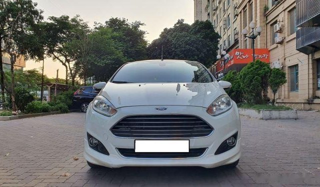 Bán Ford Fiesta 1.5L AT Sport đời 2017, màu trắng còn mới, 398 triệu