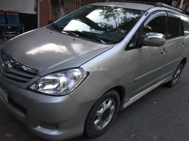 Cần bán lại xe Toyota Innova sản xuất 2006, giá thấp0