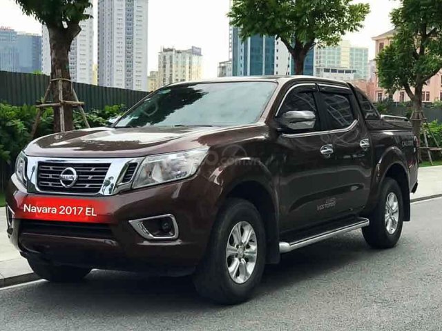 Cần bán Nissan Navara 2.2 sản xuất năm 2017, màu nâu0