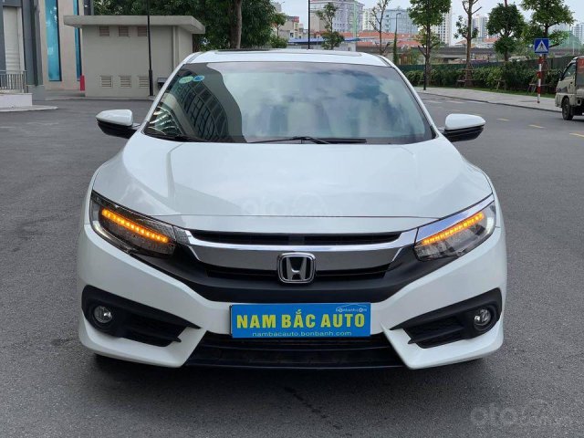 Cần bán xe Honda Civic L SX 2017, màu trắng0