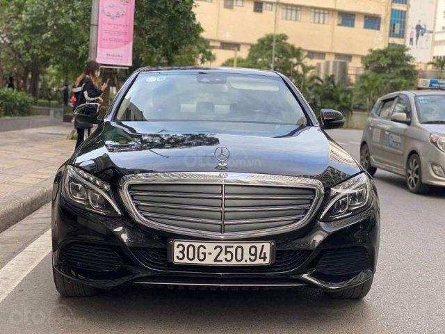 Cần bán xe Mercedes C250 Exclusive đời 2016, màu đen0