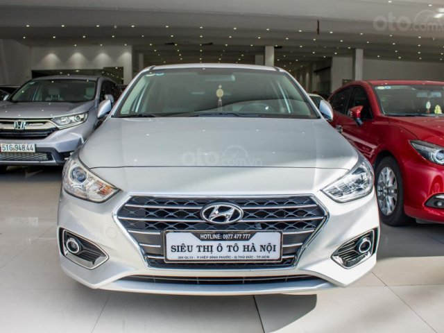 Bán xe Hyundai Accent 1.4AT xe màu bạc, xe đẹp, trả góp chỉ 157 triệu