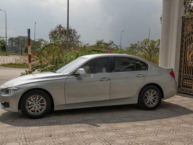 Cần bán gấp BMW 3 Series 320i năm 2015, màu bạc, nhập khẩu nguyên chiếc 0