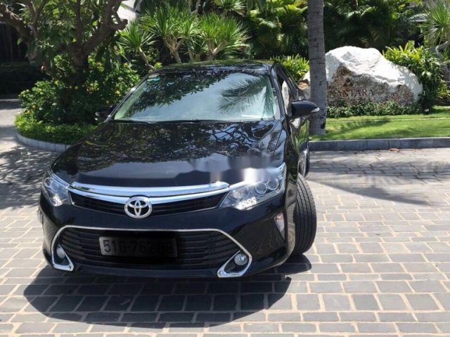 Bán nhanh chiếc Toyota Camry 2.0E sản xuất 2019, xe còn mới0