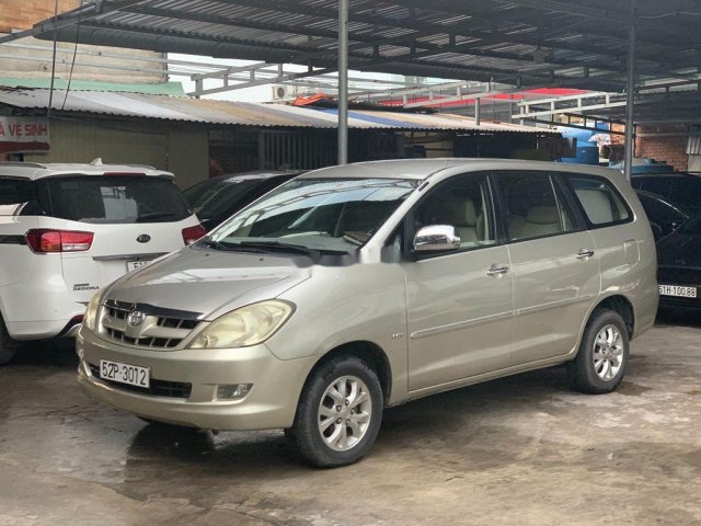 Cần bán Toyota Innova đời 2008, màu bạc chính chủ0