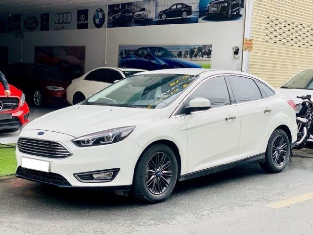 Cần bán lại xe Ford Focus 2018, màu trắng, giá tốt