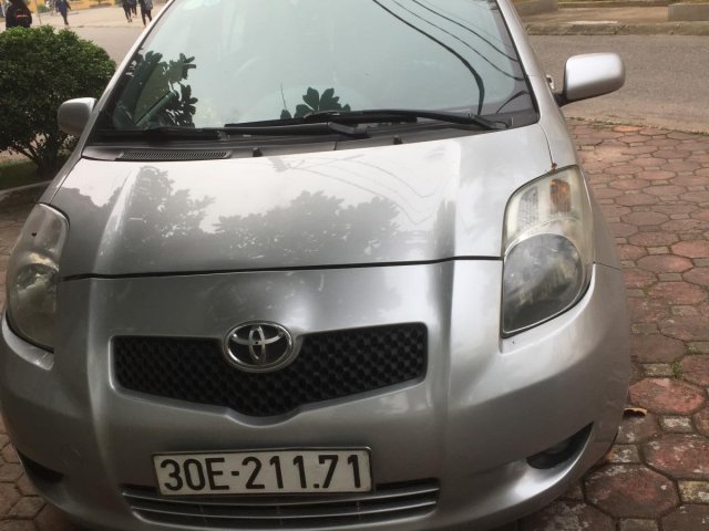 Bán xe Toyota Yaris 1.3AT 2007 màu bạc, nữ sử dụng0