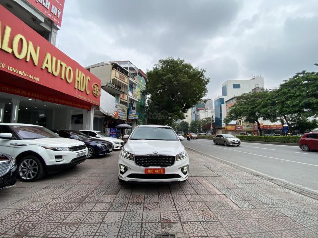 Bán xe Kia Sedona bản full máy dầu 2.2, sản xuất cuối 2018 đăng ký 2019, màu trắng, đi chuẩn 24.000km0