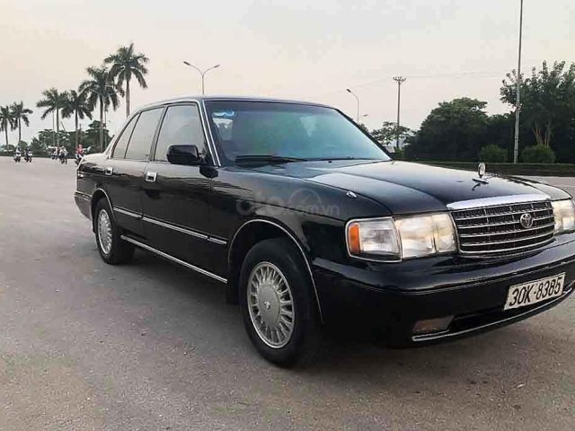 Xe Toyota Crown sản xuất năm 1993, màu đen, nhập khẩu còn mới, 165 triệu