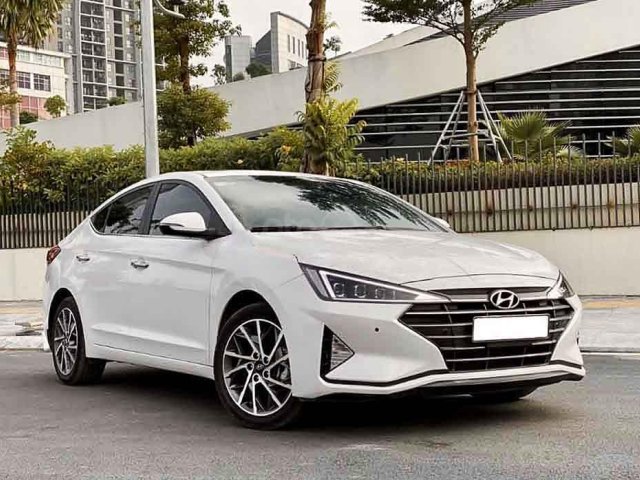 Cần bán xe Hyundai Elantra sản xuất năm 2020, màu trắng còn mới0