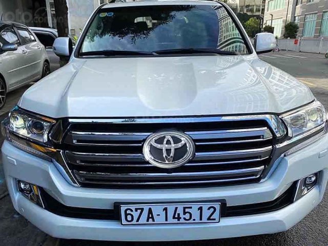 Bán xe Toyota Land Cruiser sản xuất 2020, màu trắng, nhập khẩu còn mới