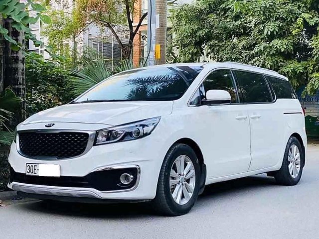 Bán ô tô Kia Sedona sản xuất năm 2017, màu trắng còn mới, giá tốt0