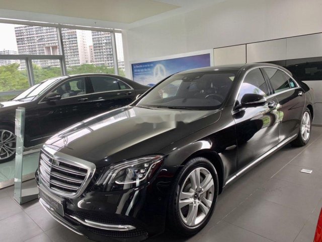 Cần bán lại xe Mercedes S450L năm sản xuất 2018, màu đen còn mới0