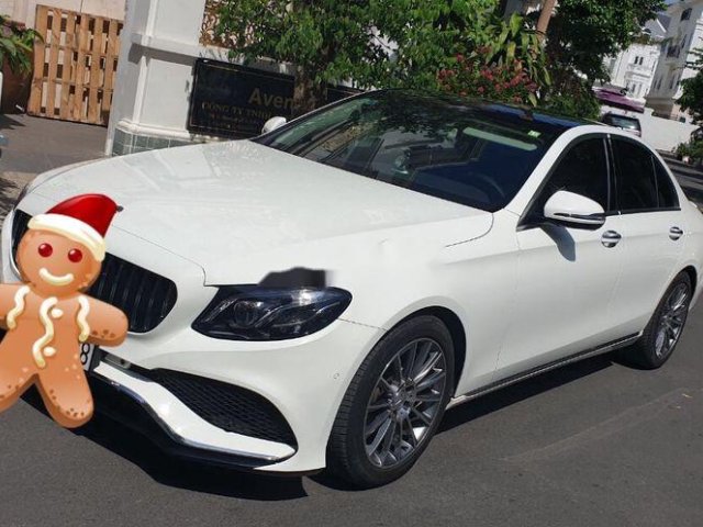 Bán Mercedes E300 đời 2018, màu trắng còn mới0