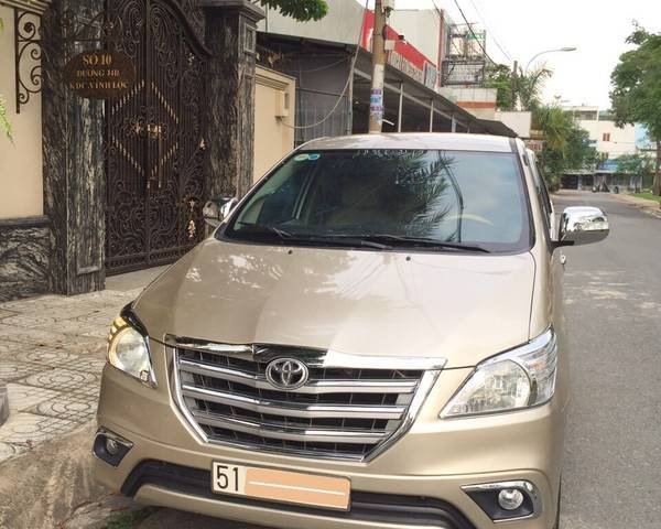 Bán xe Toyota Innova đời 2014, màu vàng, 372 triệu