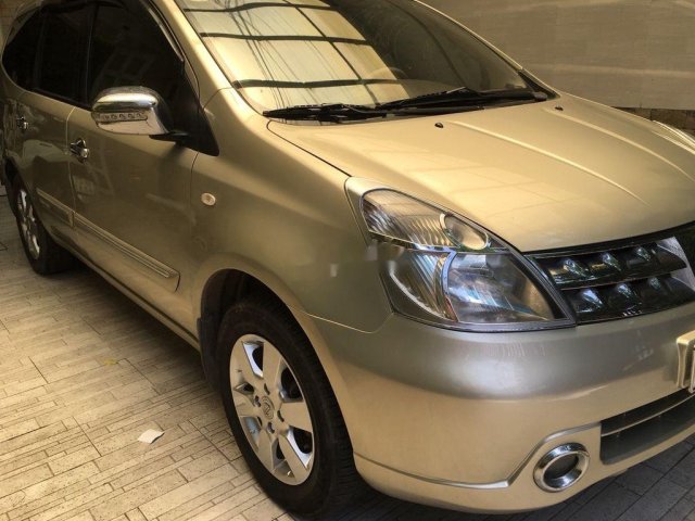 Bán Nissan Grand livina năm 2011 còn mới0