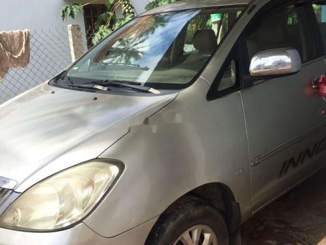 Cần bán gấp Toyota Innova đời 2008, màu bạc chính chủ0