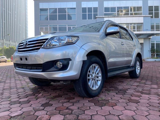 Cần bán xe Toyota Fortuner đời 2014, màu bạc chính chủ