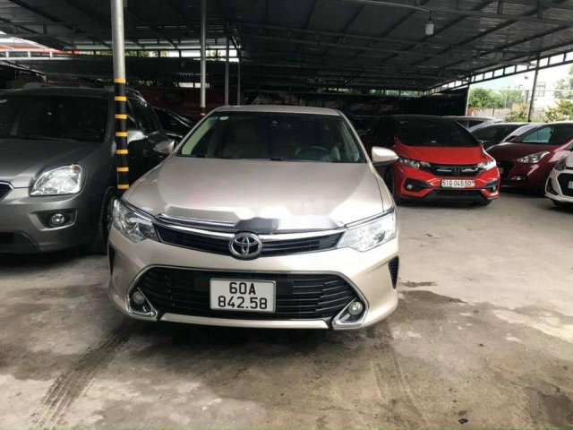 Bán Toyota Camry năm 2017, giá chỉ 818 triệu