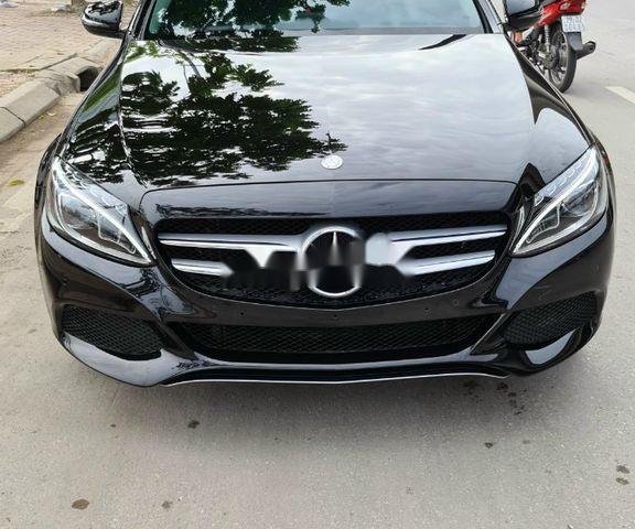 Cần bán lại xe Mercedes C200 đời 2016, màu đen chính chủ