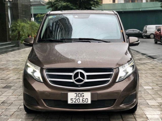 Cần bán xe Mercedes V220 Luxury, máy dầu, SX 2015