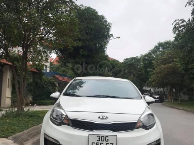 Cần bán xe Kia Rio đời 2015, màu trắng0