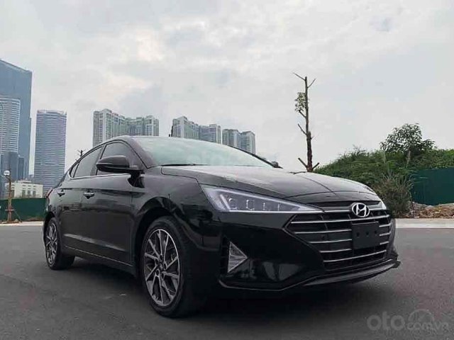 Cần bán gấp Hyundai Elantra năm 2019, màu đen0