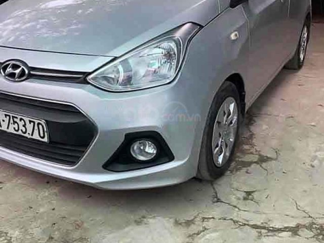 Bán Hyundai Grand i10 năm 2015, màu bạc0