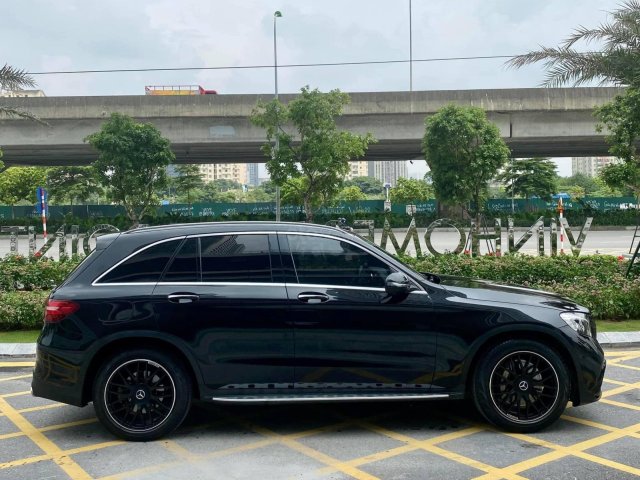 Mercedes GLC300 model 2017, màu đen0