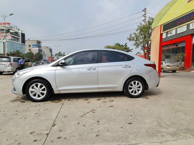 Bán xe Hyundai Accent 1.4MT đời 2019, màu bạc0